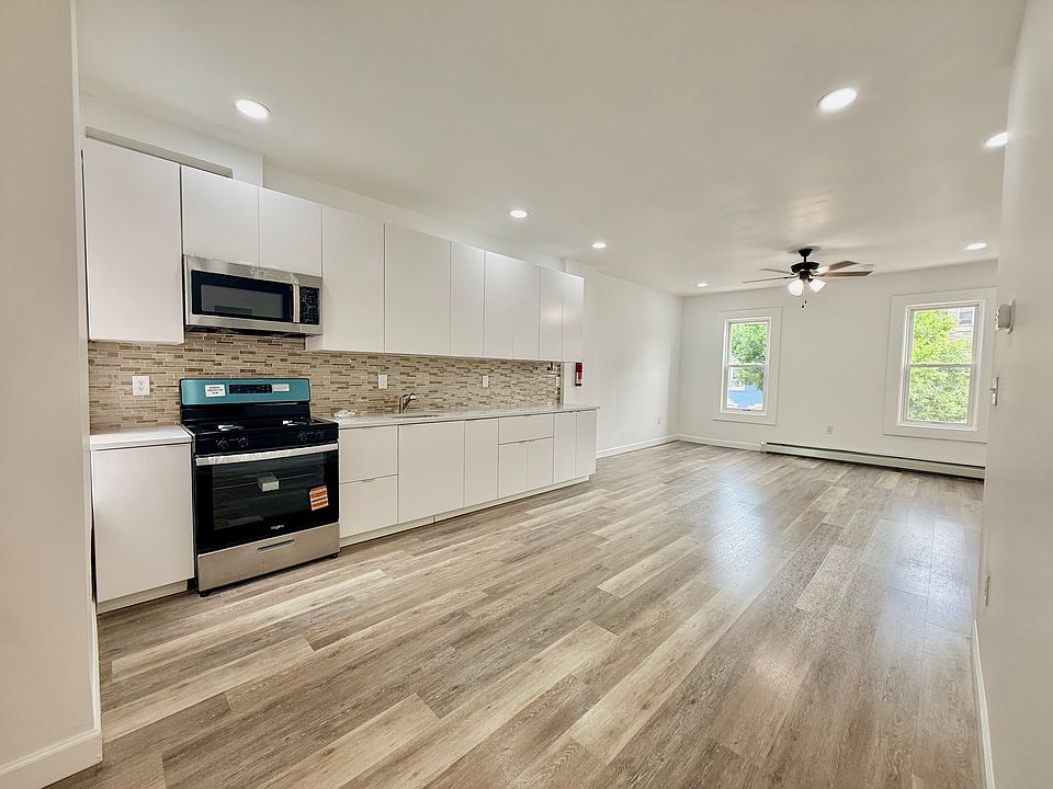 1st image of 126 Buttonwood St #2