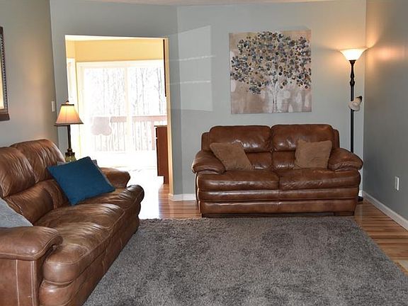 3rd image of 212 Cumberland Dr