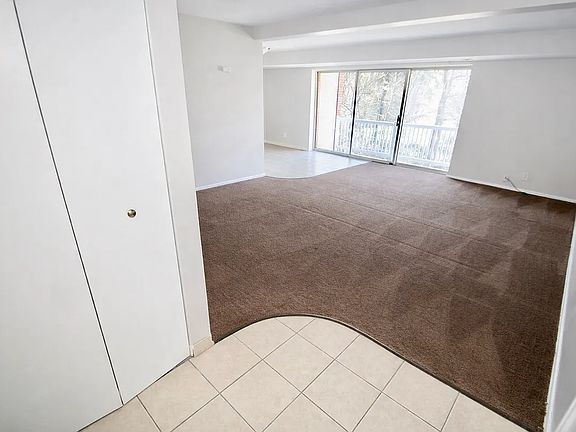 2-Bed - Living Room