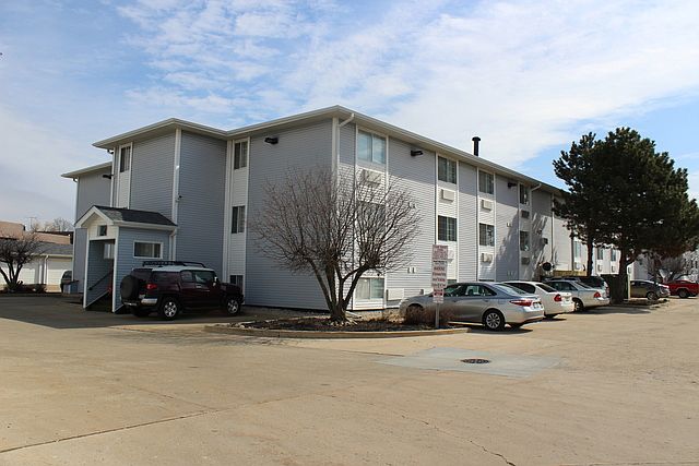 1st image of 3170 W Monroe St APT 206