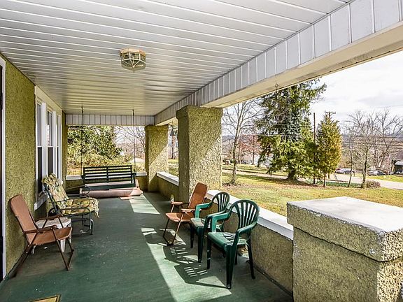 5th image of 2413 Highland Dr