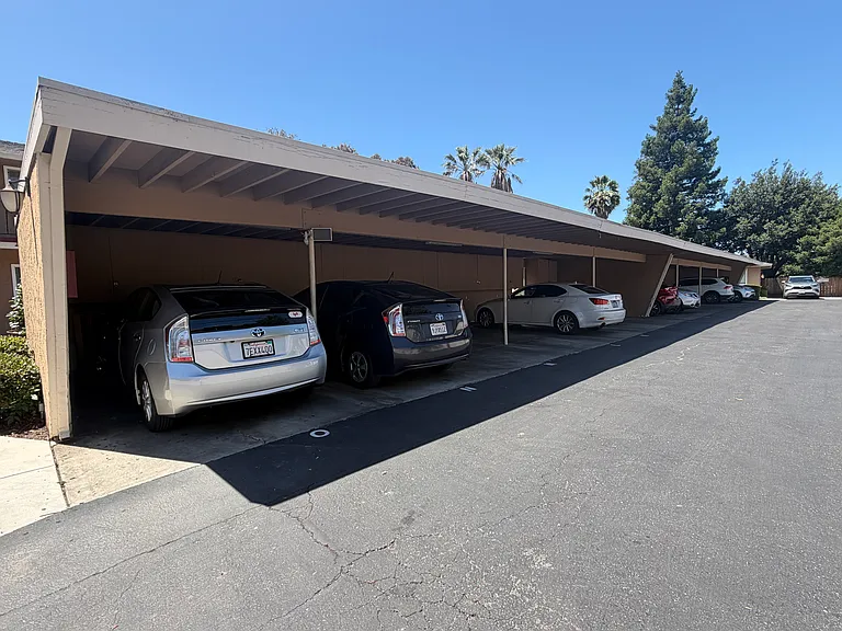 610 Grand Fir Ave #9 — Photo 15