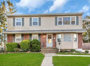39 Harrison Pl, Farmingdale, NY 11735