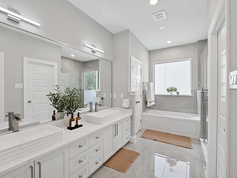 1122 W 16th St #D — Photo 13