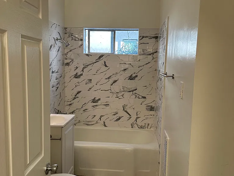 5821 Whitnall Hwy — Photo 15