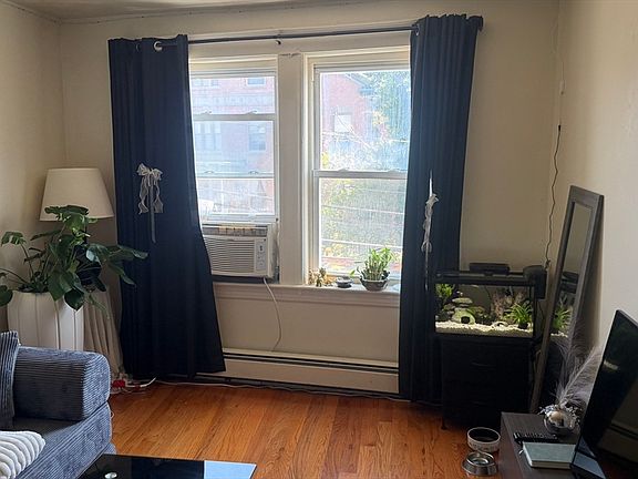 4th image of 99 Newbury Ave
