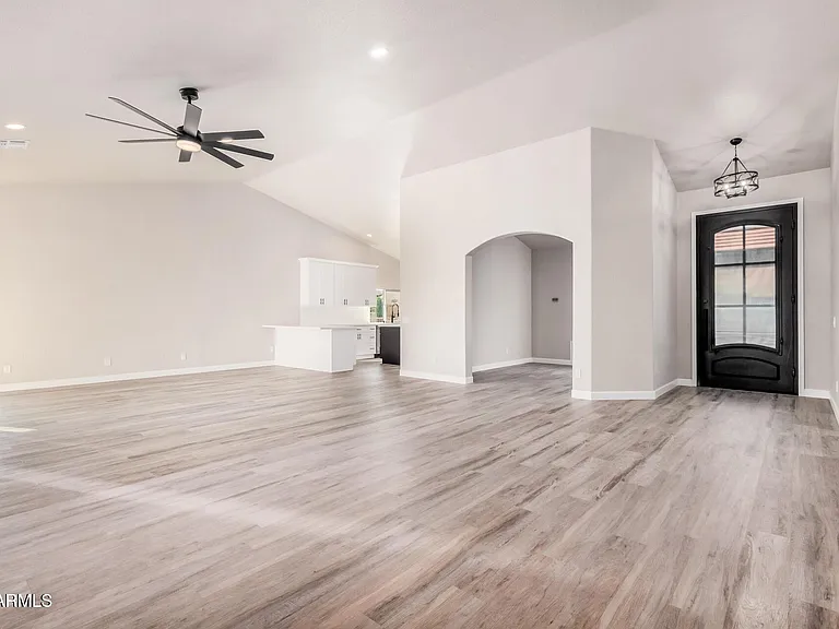 9310 E Crystal Dr — Photo 5