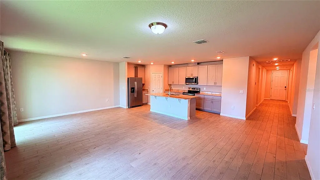 4 bed, 2.0 bath, 1823 sqft, $2,149 — Photo 3