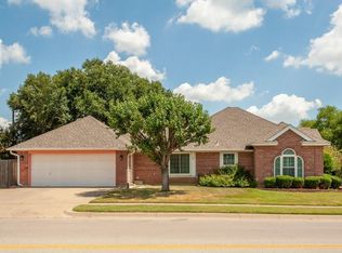 6318 Brookstone Dr, Arlington, TX 76001