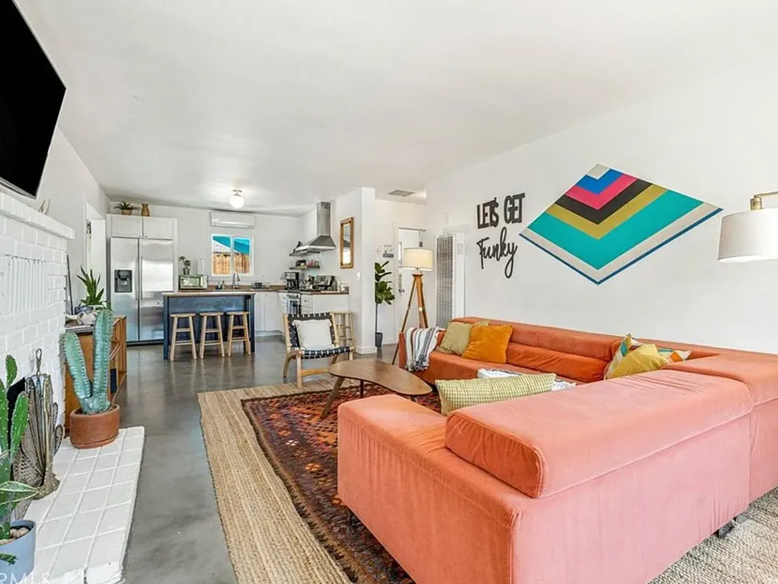 2 bed, 995 sqft, $1,820 — Photo 3