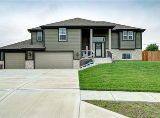 1401 NE 182nd Ter, Smithville, MO 64089
