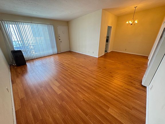 3rd image of 502 S Manhattan Pl #10