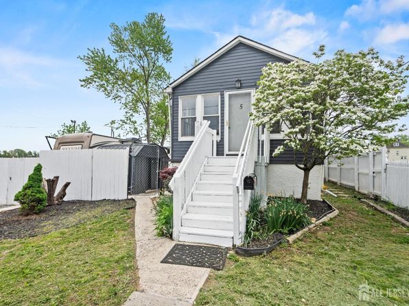 5 Wedgewood Ave, Woodbridge, NJ 07095