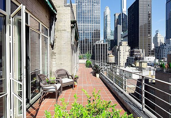 4th image of 17 W 54th St Unit Phd