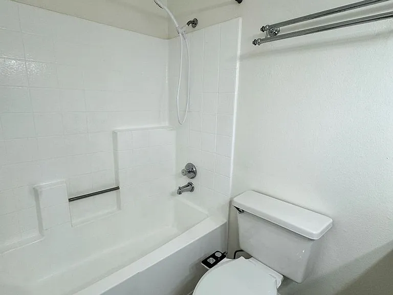 1200 Gaviota Ave #108 — Photo 8