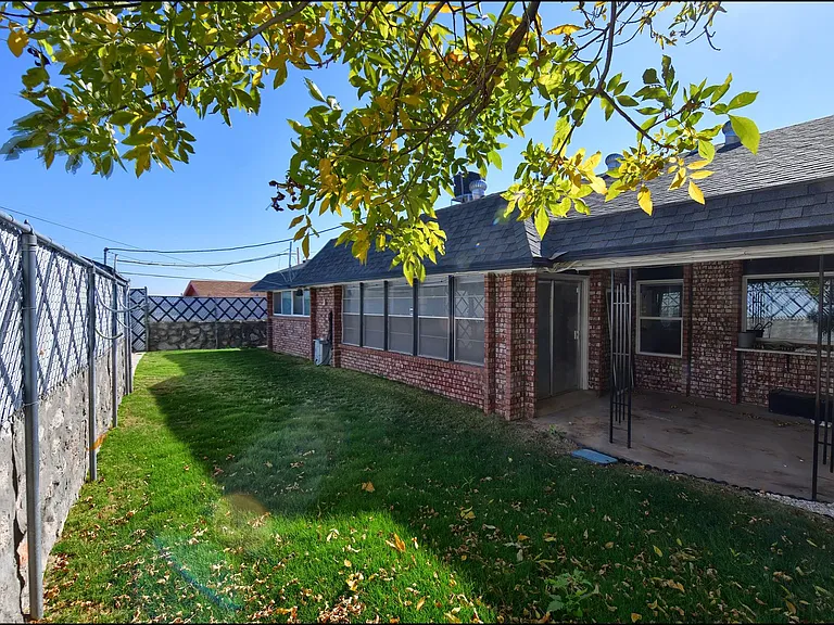 3433 Clearview Ln — Photo 31