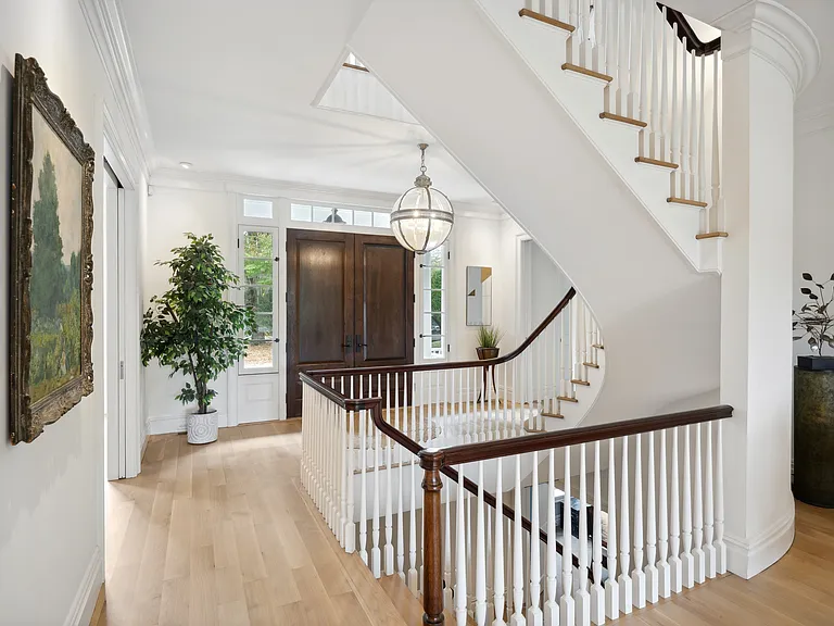 40 James St — Photo 2