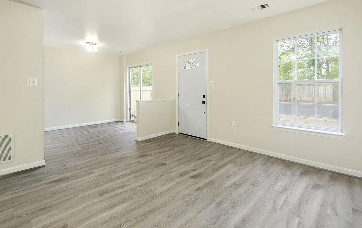 Building Photo - 127 Heathfield Dr