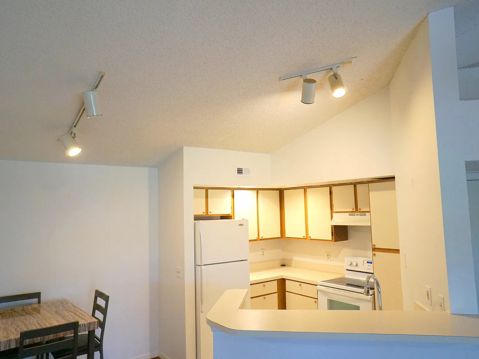 1 bed, 743 sqft, $1,800 — Photo 3