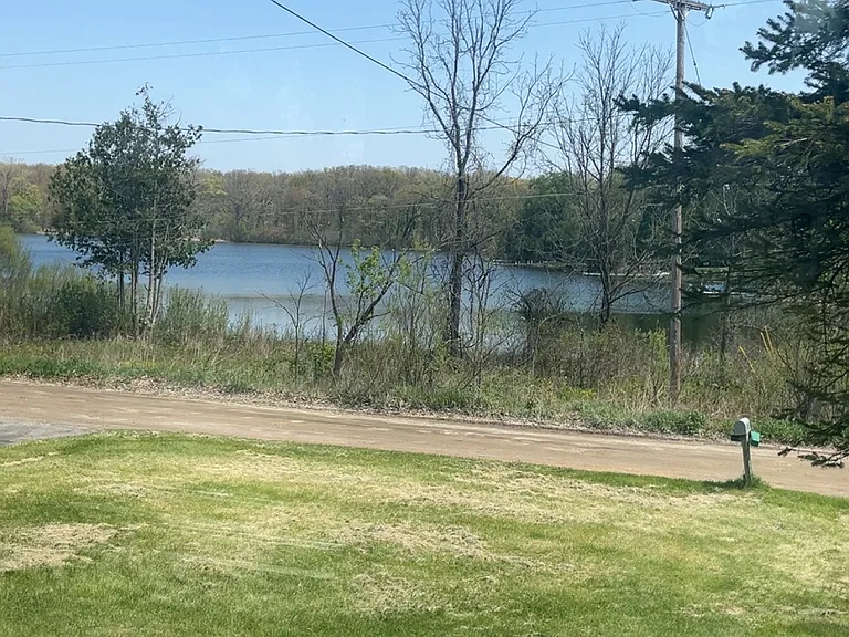 425 East Rd — Photo 3