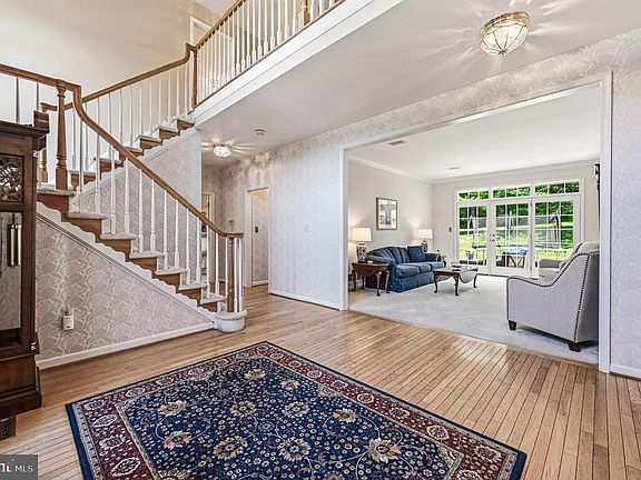 5th image of 49 Ridings Way
