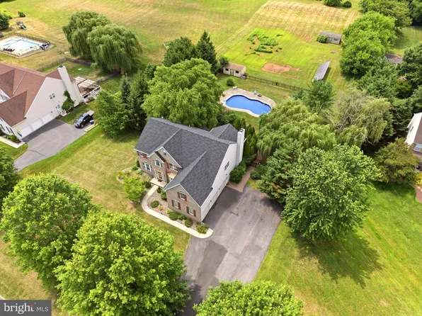 9 Coventry Greene Ln, Pottstown, PA 19465