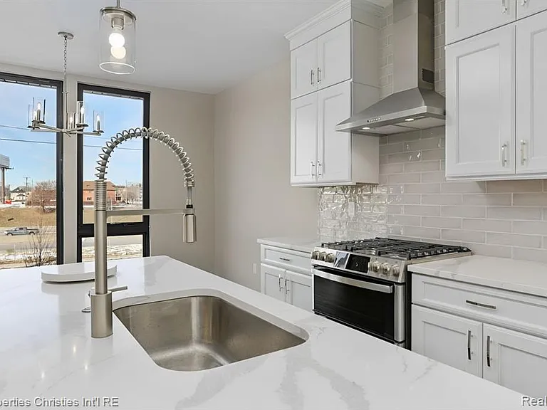 1507 W Fisher — Photo 10