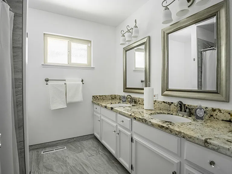 6702 N West Ave — Photo 15