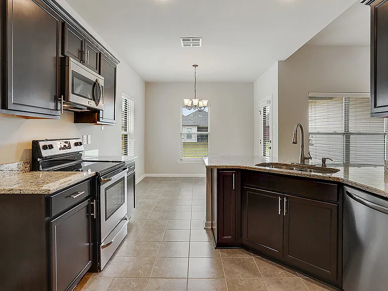 18322 Sunset Park Dr — Photo 7