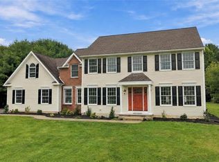 4 Schoolhouse Ln, Fleetwood, PA 19522