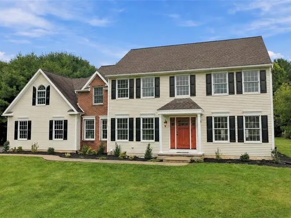 4 Schoolhouse Ln, Fleetwood, PA 19522