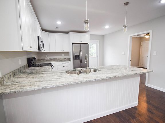 3rd image of 7206 Fountain Ave