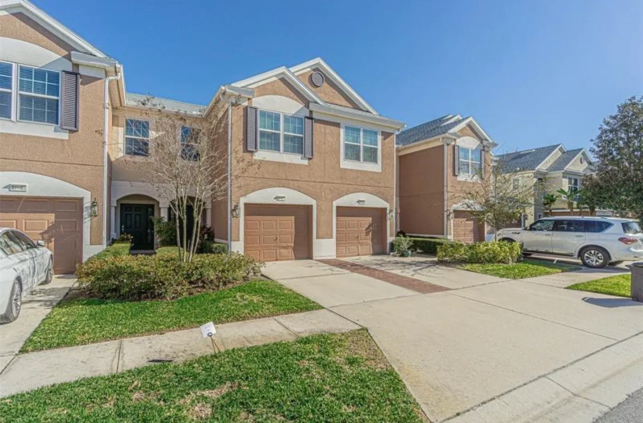 3 bed, 2.5 bath, 1588 sqft, $2,050 — Photo 3
