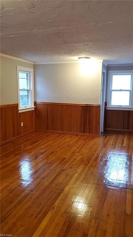 3-Bedroom Single-Family Home with Appliances and Detached Garage in South Euclid — Photo 3