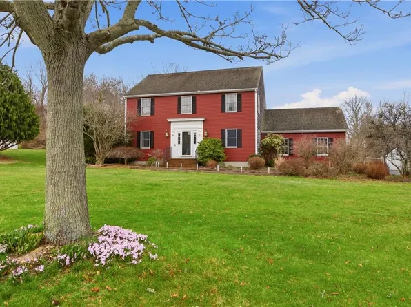 23 W Passage Dr, Portsmouth, RI 02871