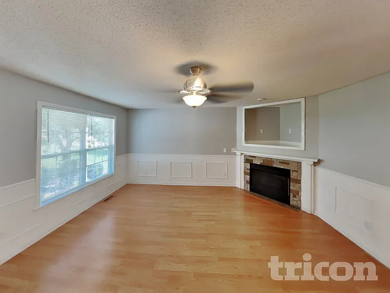 200 Falcon Rd — Photo 3
