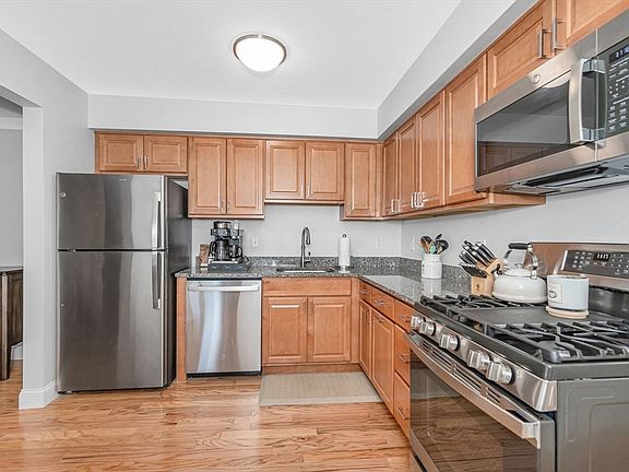 5th image of 29 Randolph Dr Unit 29