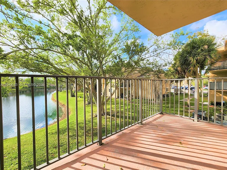 251 Palm Cir W #204 — Photo 2