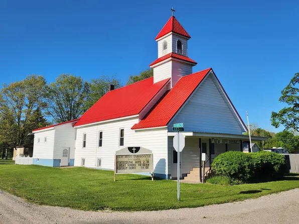 10736 Cedar St, Sumner, MI 48889