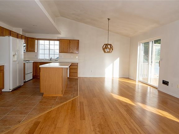 2nd image of 542 Point Brown Ave SE