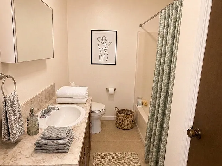 200 W 6th St #210 — Photo 4