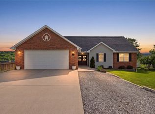 22 Bandy Dr, Holiday Island, AR 72631