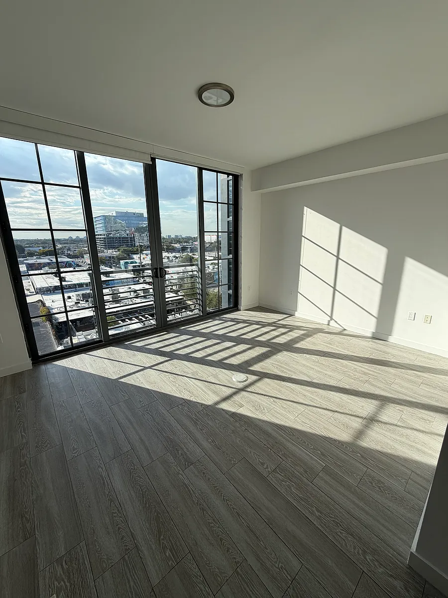 Building Photo - 351 NW 31st St #S1