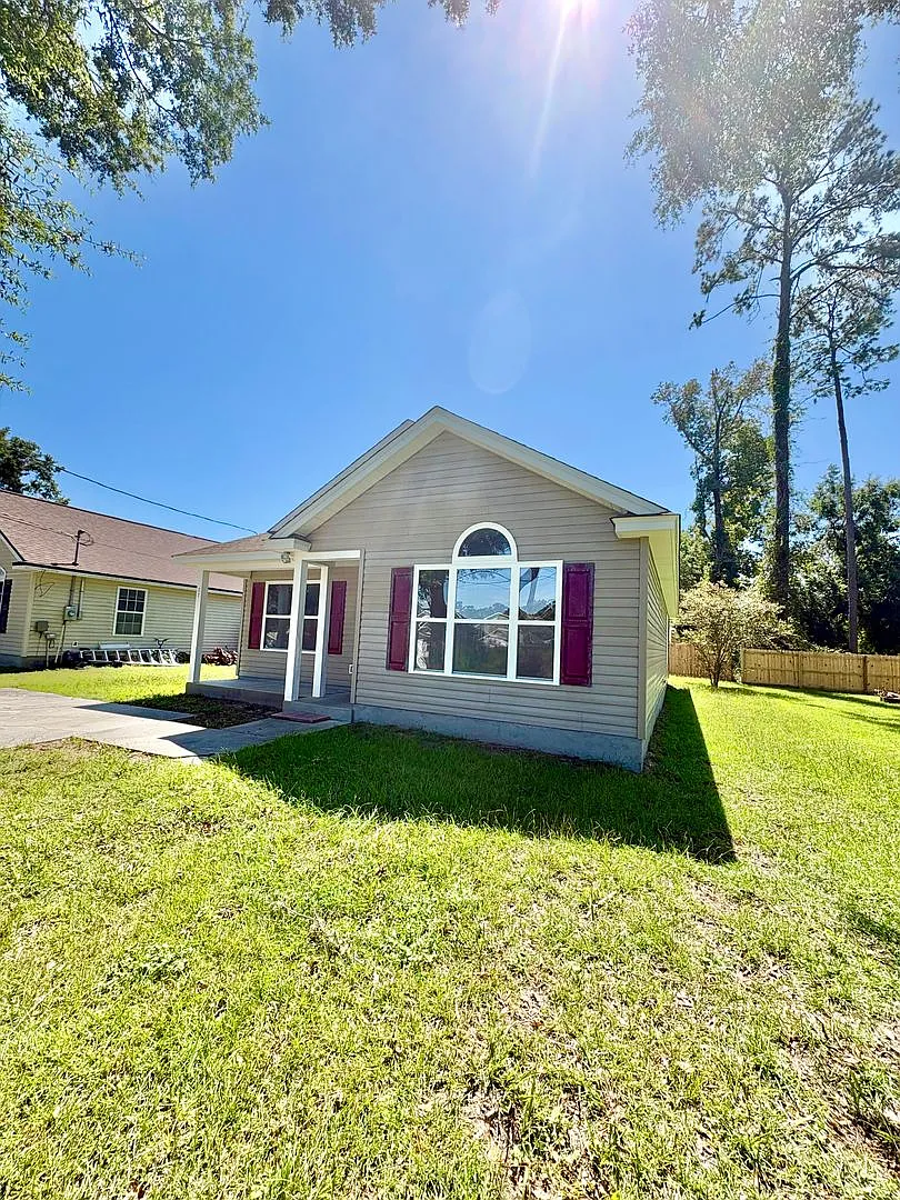 3 Bedroom Home Available Now! — Photo 2