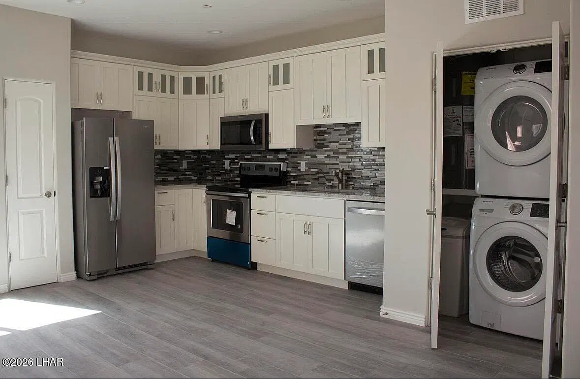 1 bed, 1.0 bath, 605 sqft, $1,300 — Photo 2
