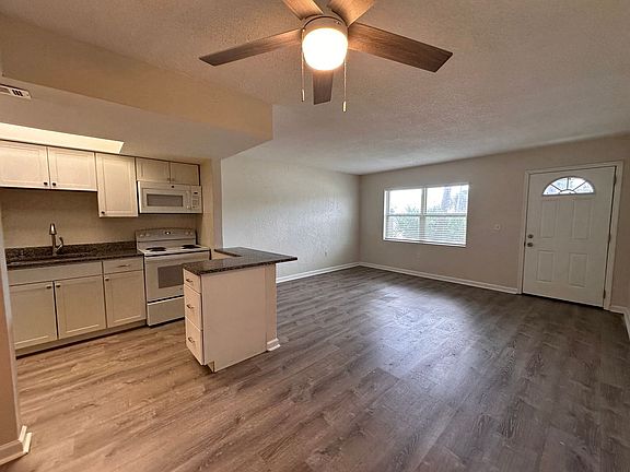 3rd image of 112 S 7th St APT 6