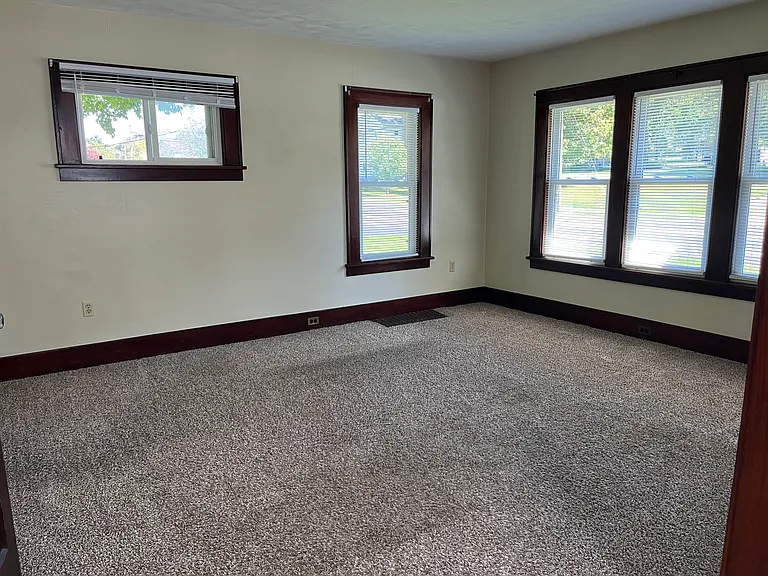 9142 Main St — Photo 6