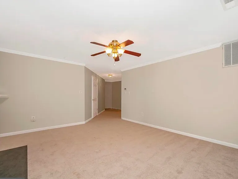 595 Cawley Dr #2C — Photo 7