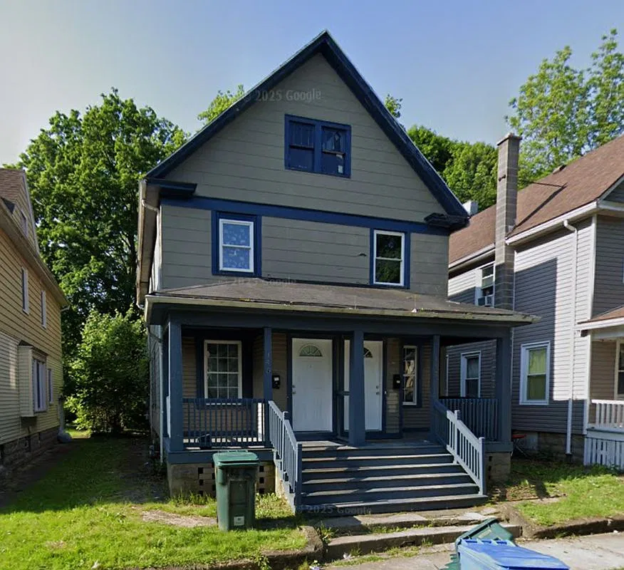 3 bed, 1.0 bath, 1044 sqft, $1,275 — Photo 1