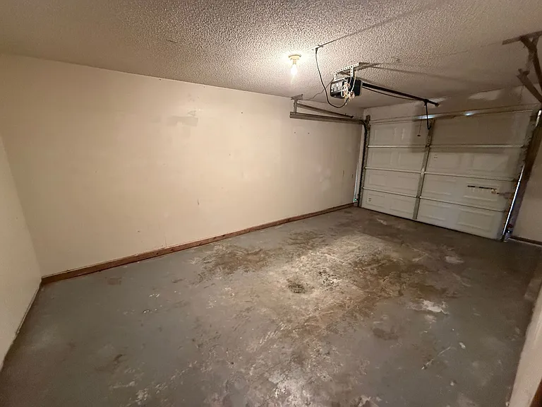 2BR 1BA Duplex w/ Garage and Shared Yard in Blue Springs — Photo 10